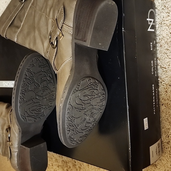 WOMANS BOOTS SIZE 9 LIKE NEW $22 - Picture 3 of 5